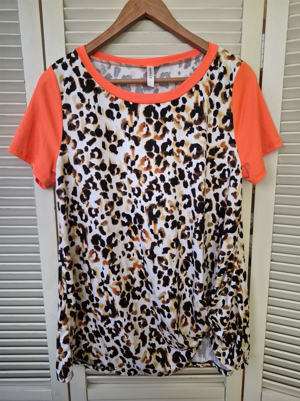 Emerald Brand Leopard Print Short Sleeve Top with Coral Trim Size Large